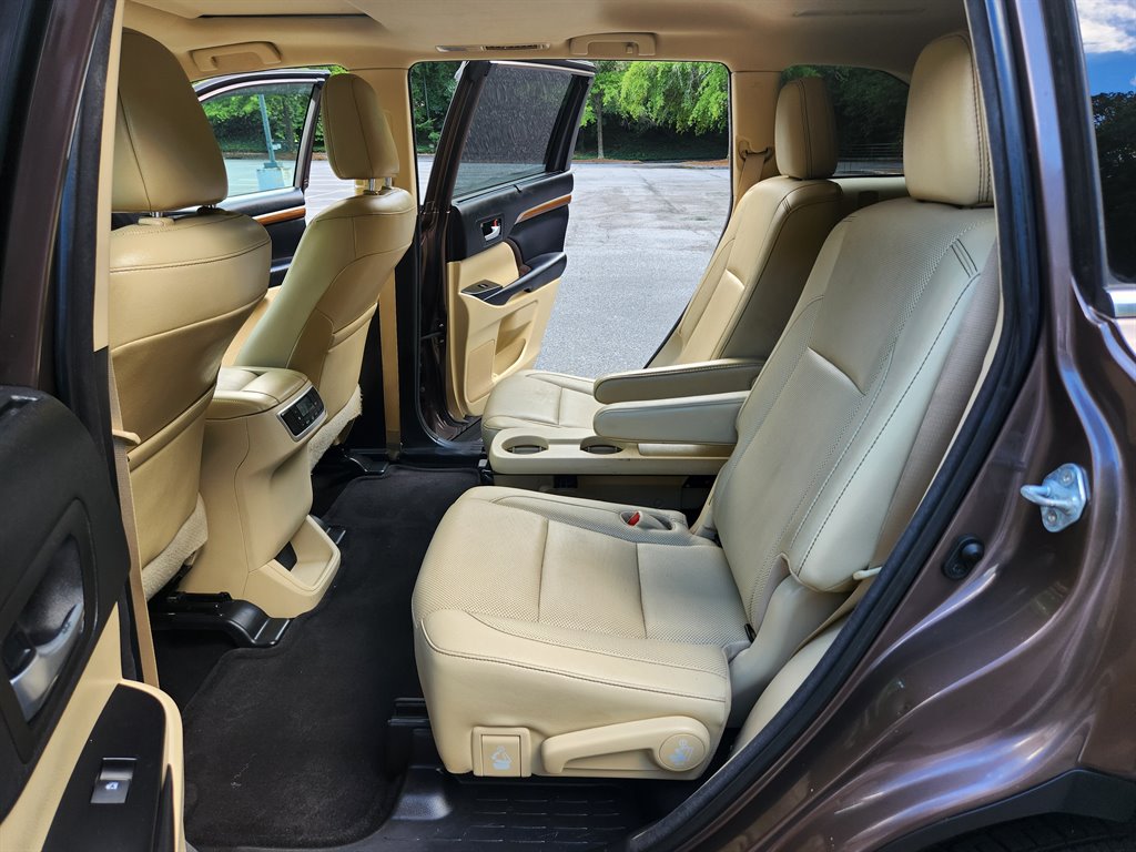 2018 Toyota Highlander - $20,750