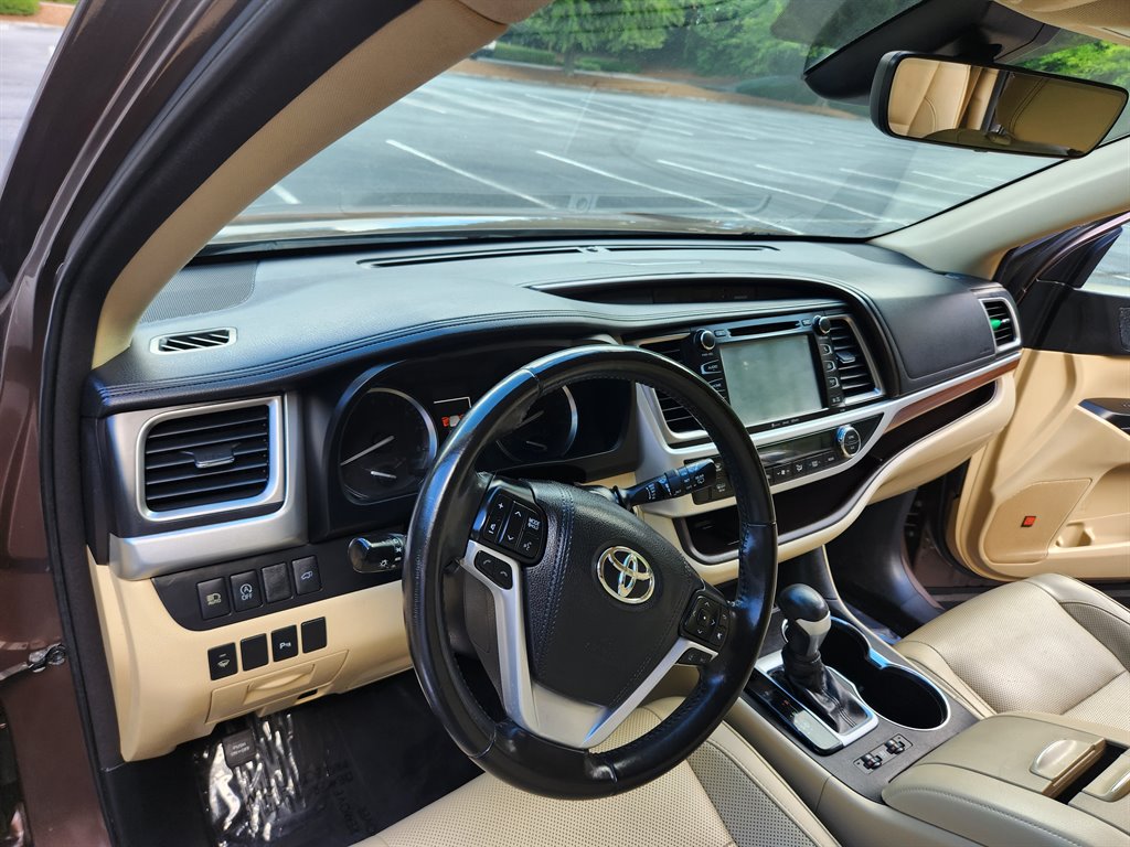 2018 Toyota Highlander - $20,750