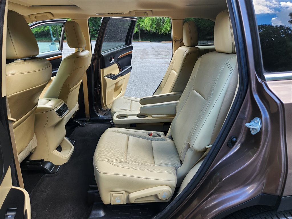 2018 Toyota Highlander - $20,750