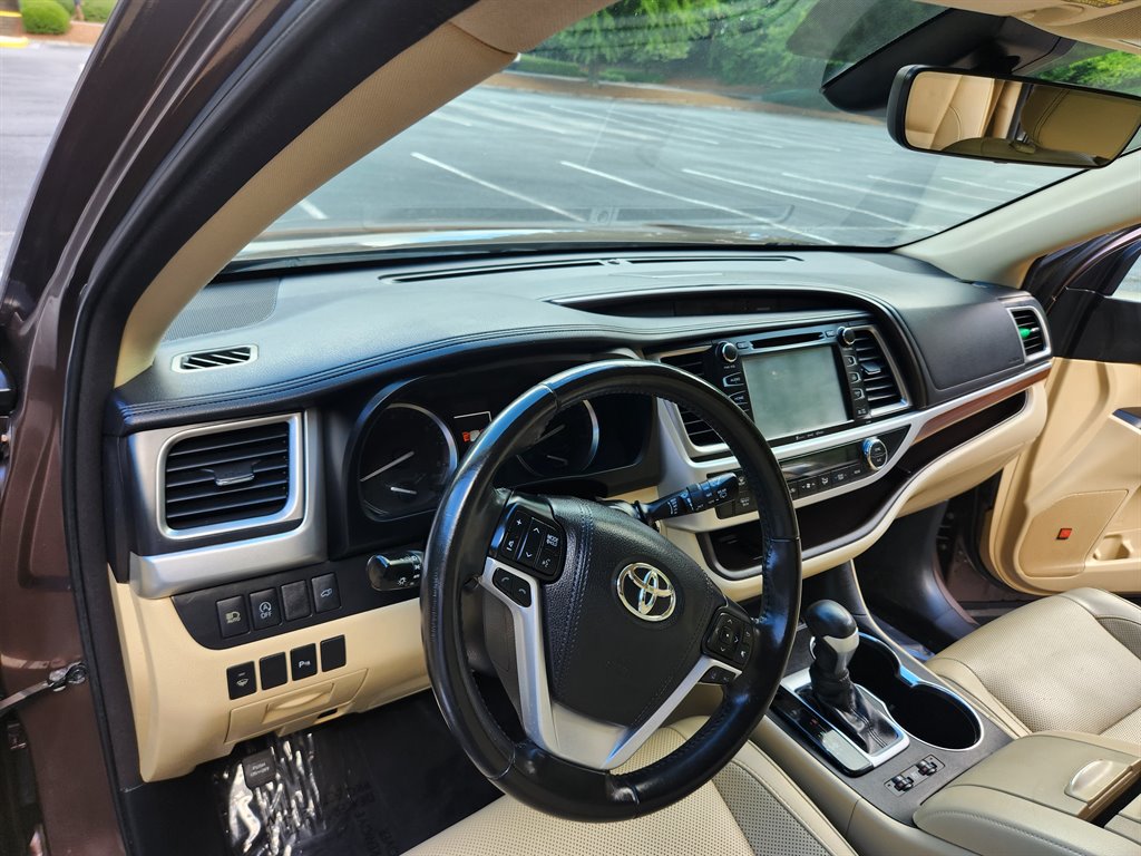 2018 Toyota Highlander - $20,750