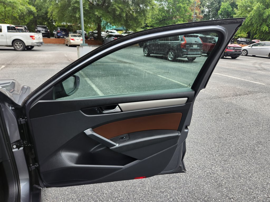 2021 Volkswagen Passat - $10,950