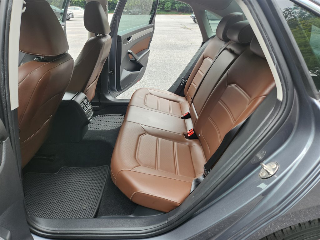 2021 Volkswagen Passat - $10,950
