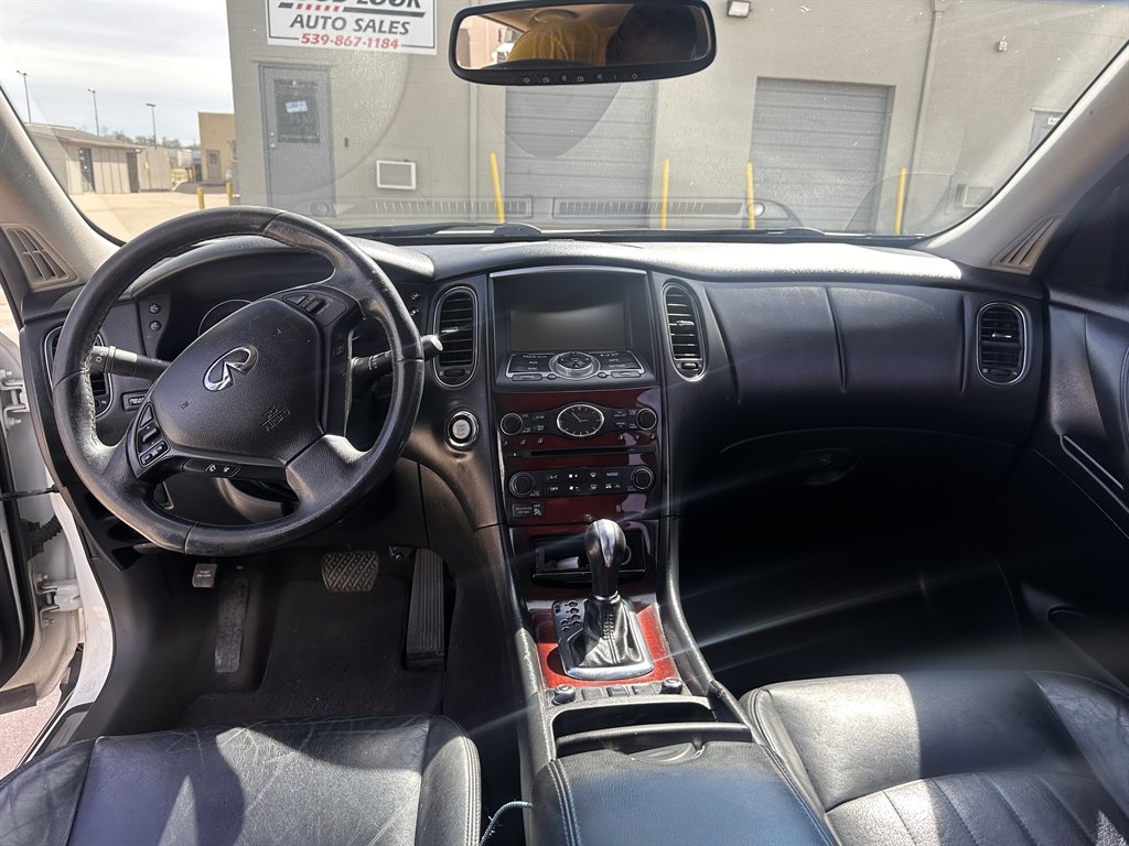 2017 Infiniti QX50 Premium photo