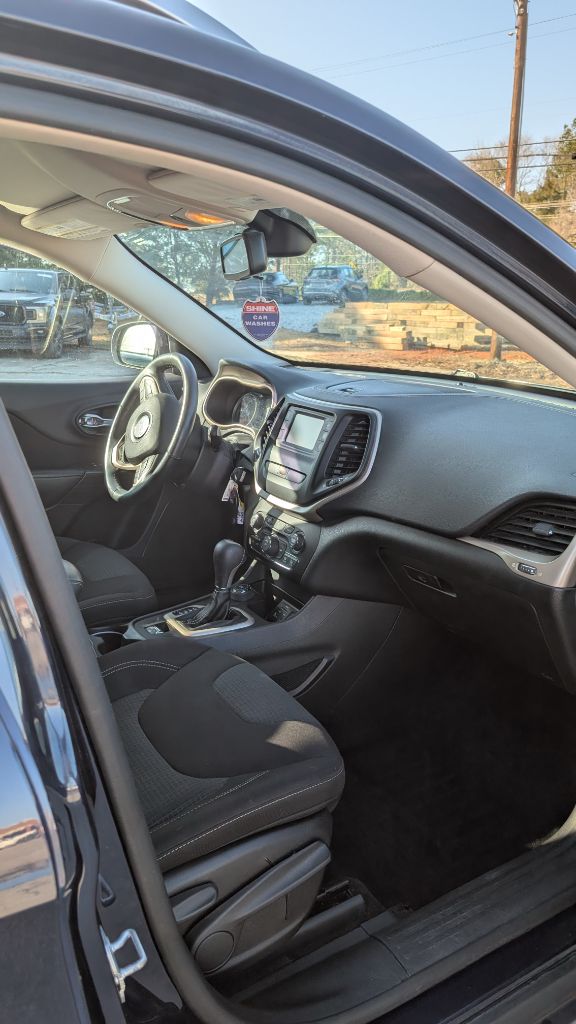 2016 Jeep Cherokee - $10,750
