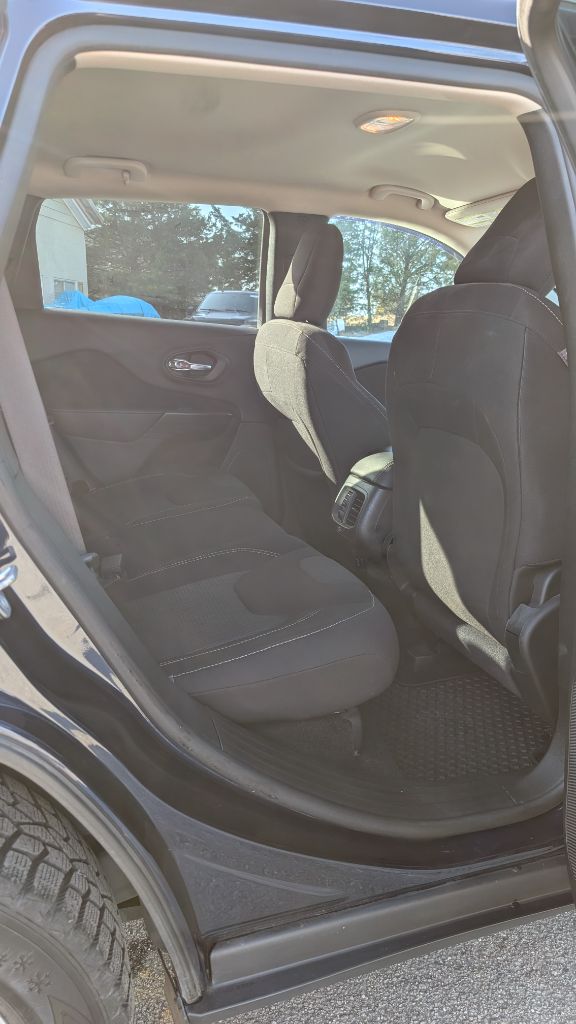 2016 Jeep Cherokee - $10,750