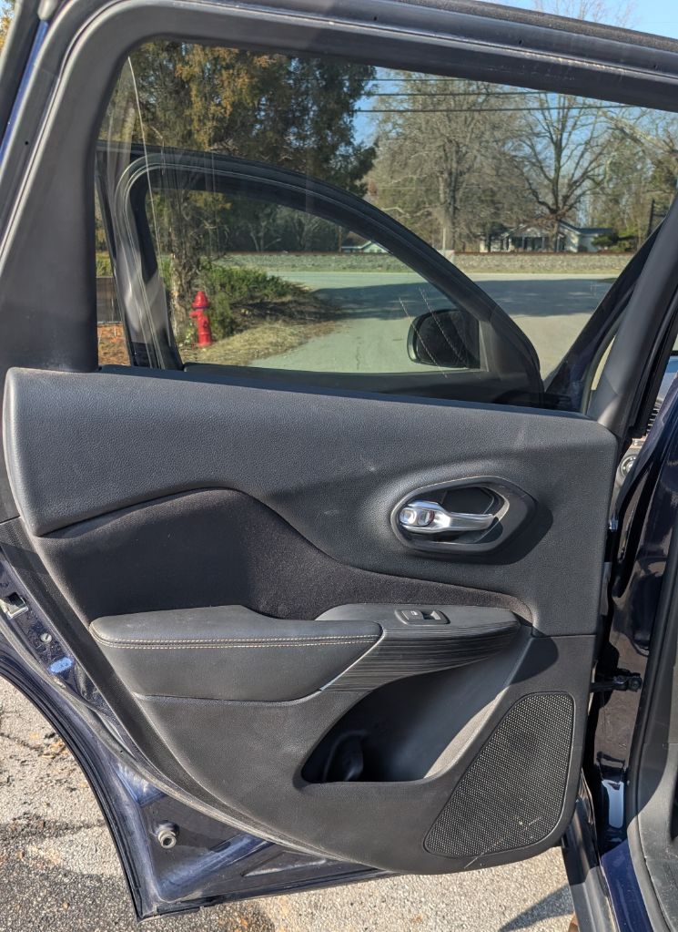 2016 Jeep Cherokee - $10,750