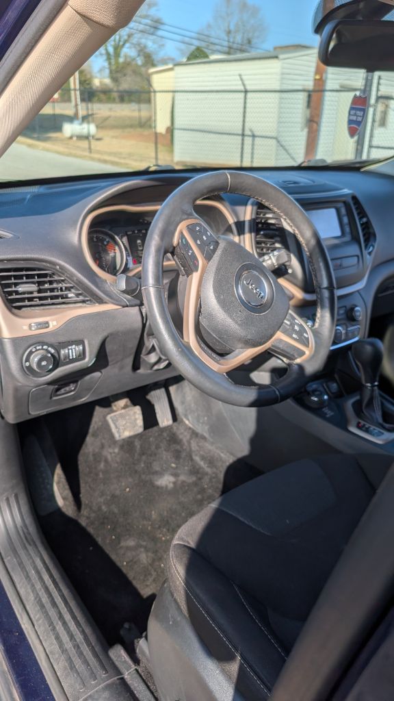 2016 Jeep Cherokee - $10,750