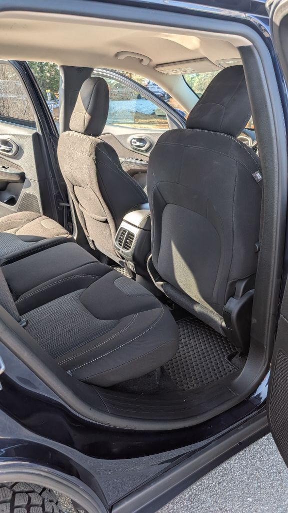 2016 Jeep Cherokee - $10,750