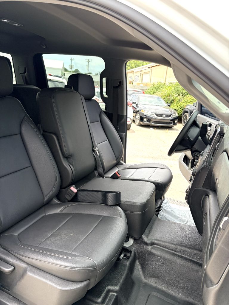 2020 Chevrolet Silverado 2500 - $32,000