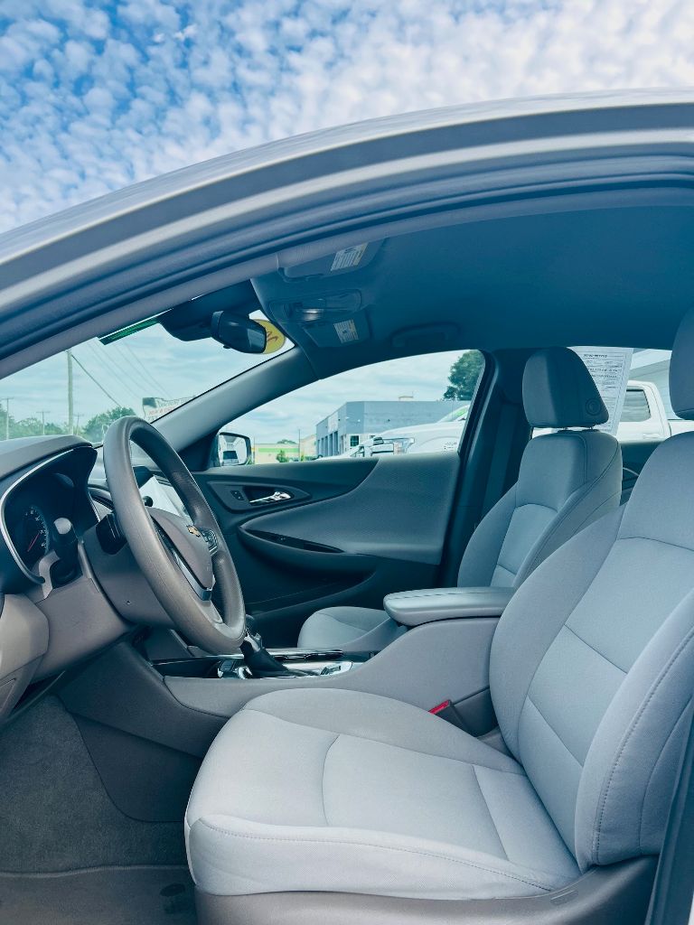 2022 Chevrolet Malibu LT photo