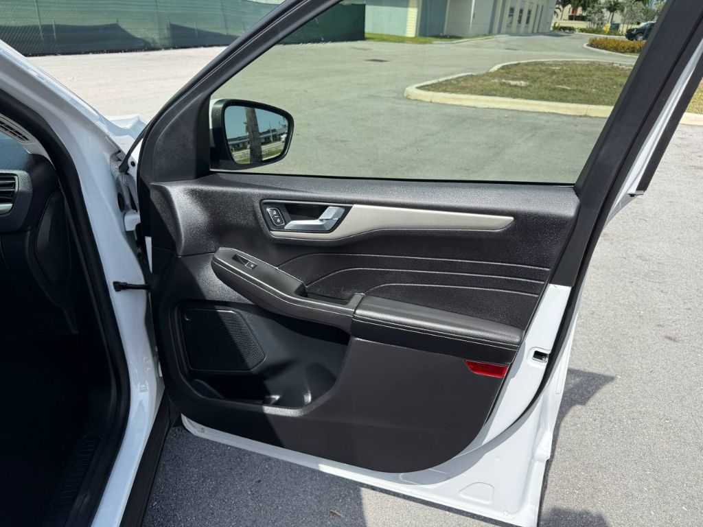 2021 Ford Escape - $18,499