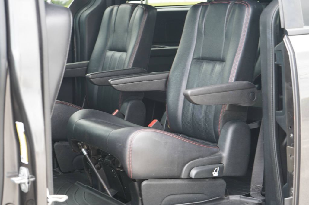 2019 Dodge Grand Caravan - $14,250
