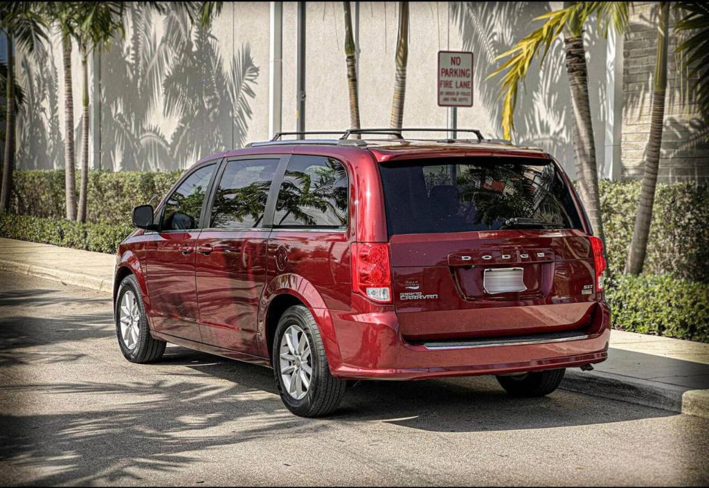 2019 Dodge Grand Caravan - $14,250