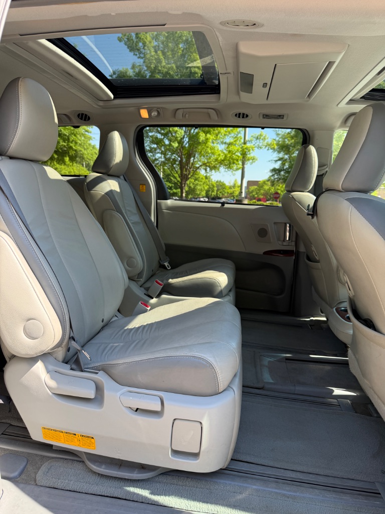 2013 Toyota Sienna - $10,900