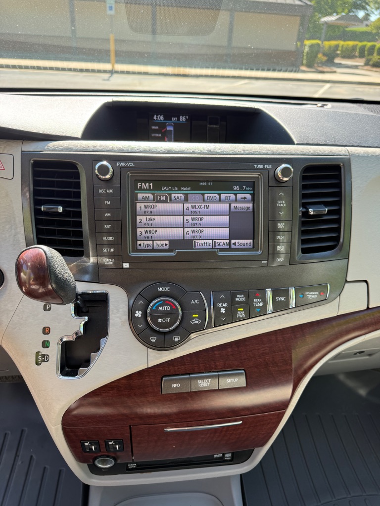2013 Toyota Sienna - $10,900
