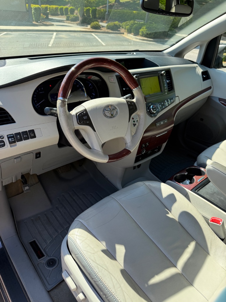 2013 Toyota Sienna - $10,900