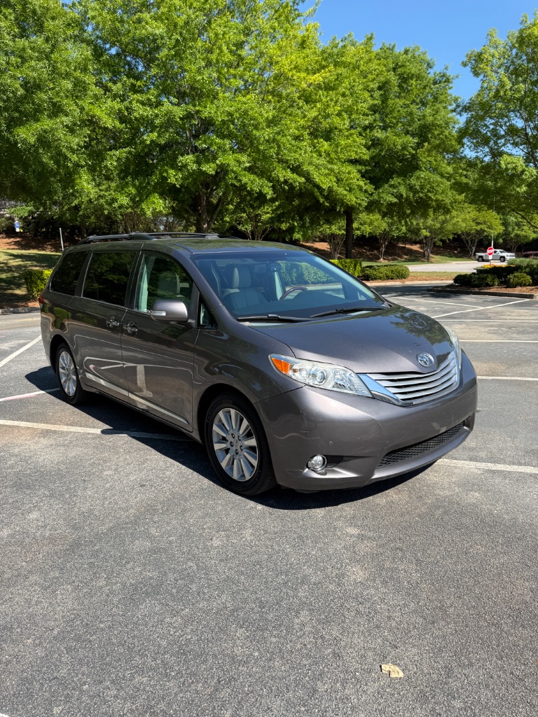 2013 Toyota Sienna - $10,900