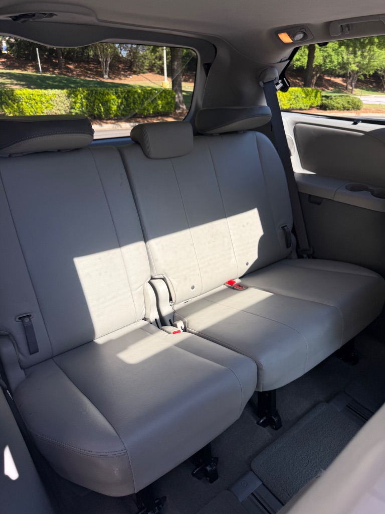 2013 Toyota Sienna - $10,900