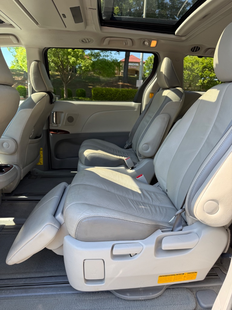 2013 Toyota Sienna - $10,900