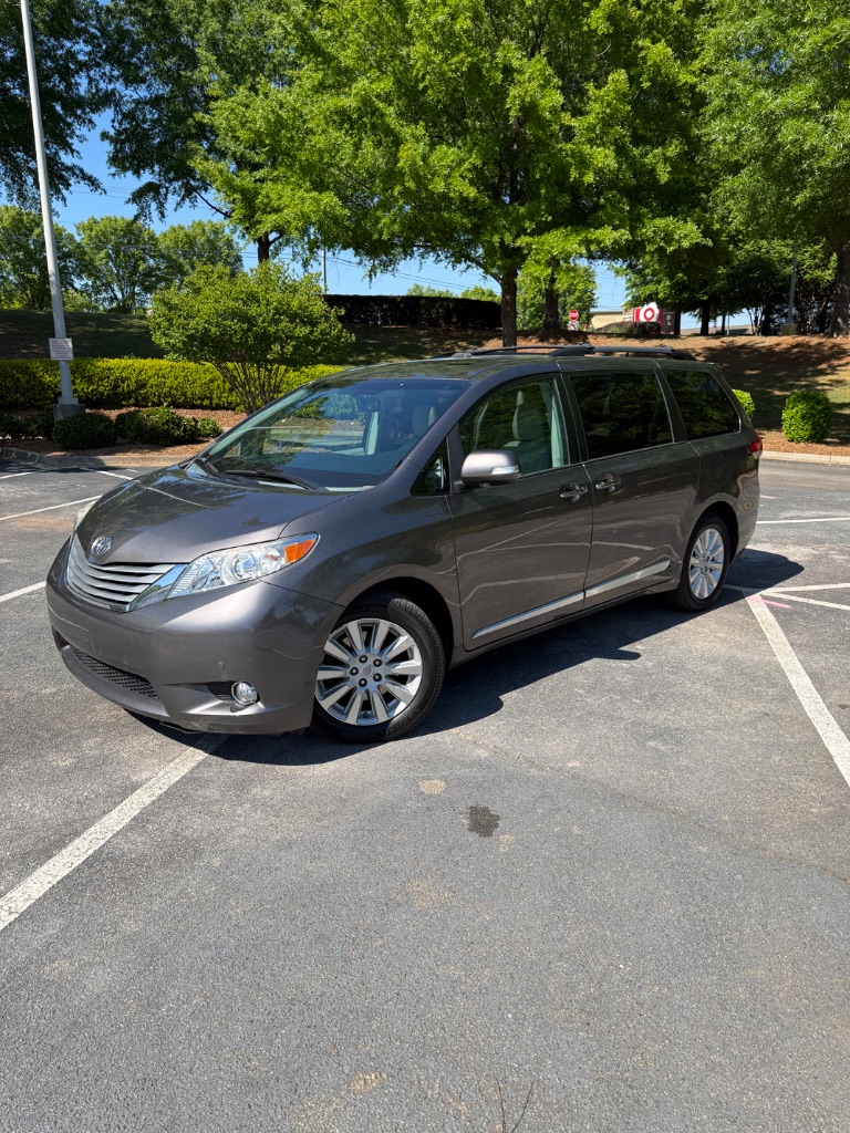 2013 Toyota Sienna - $10,900