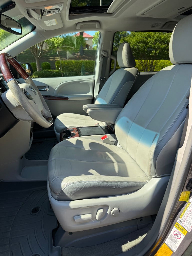 2013 Toyota Sienna - $10,900