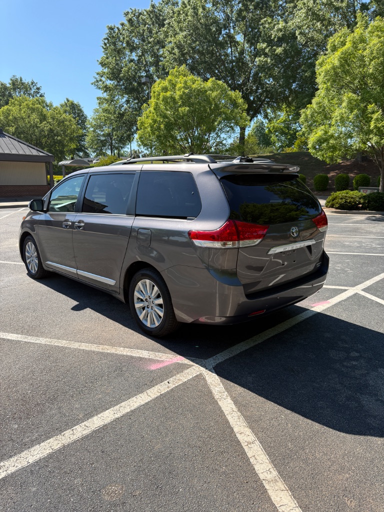 2013 Toyota Sienna - $10,900