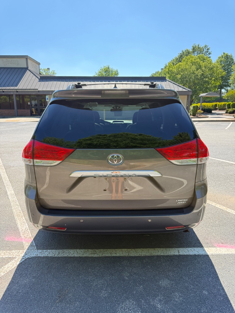 2013 Toyota Sienna - $10,900