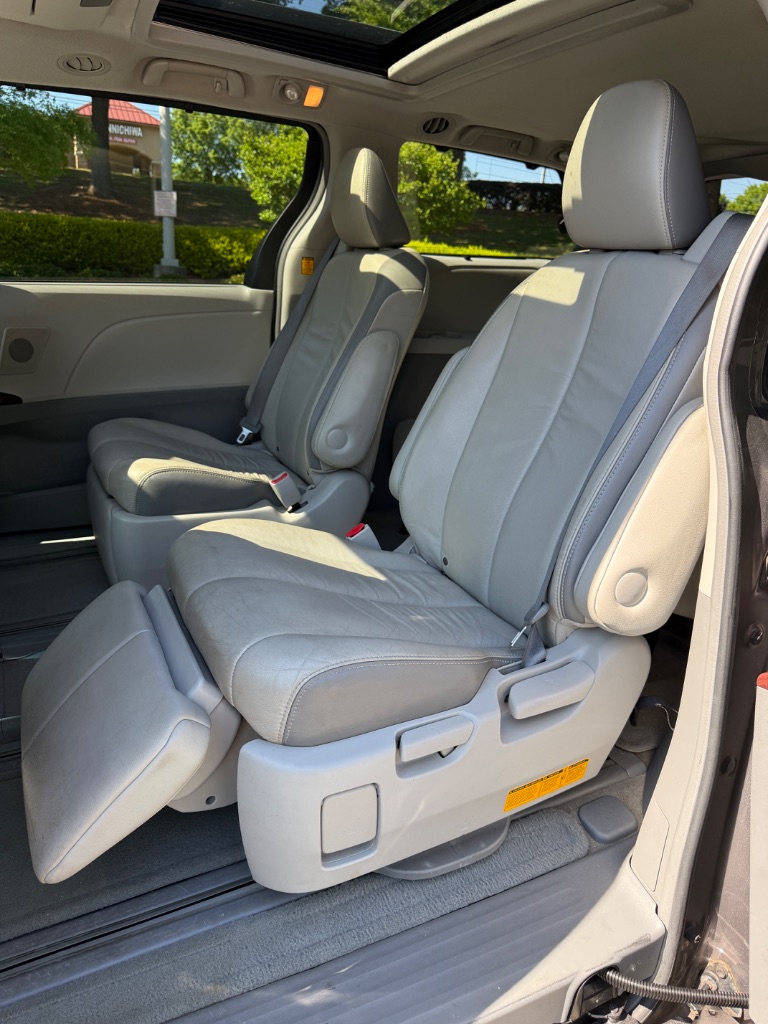 2013 Toyota Sienna - $10,900