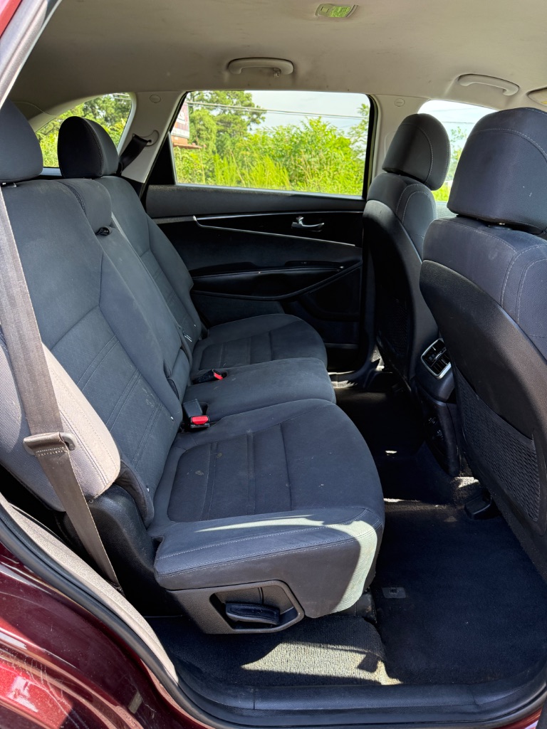 2017 Kia Sorento - $7,900