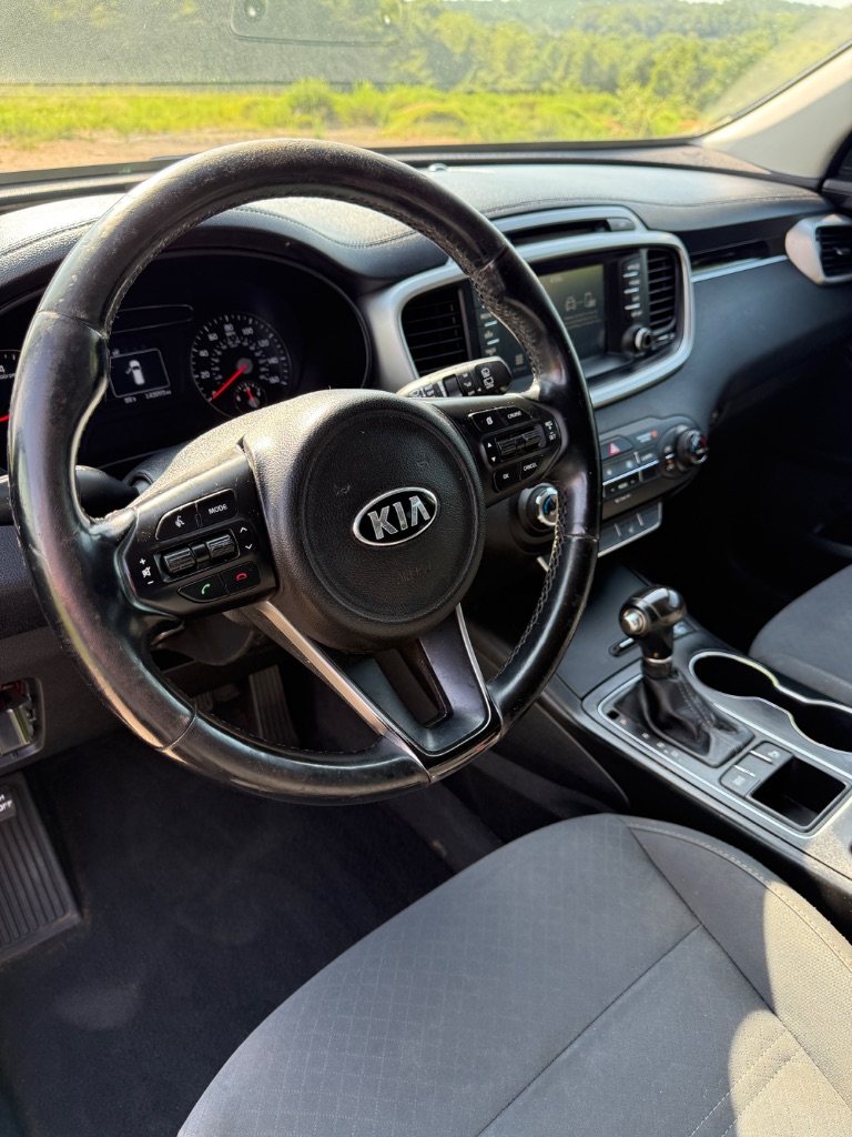 2017 Kia Sorento - $7,900