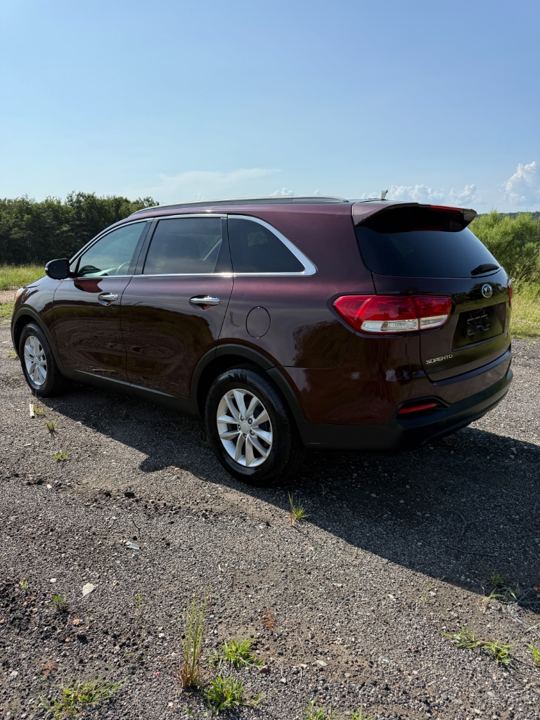 2017 Kia Sorento - $7,900