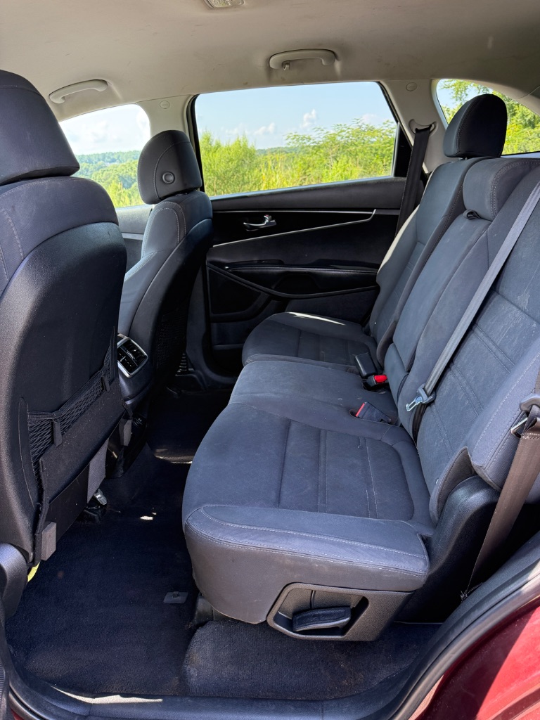 2017 Kia Sorento - $7,900