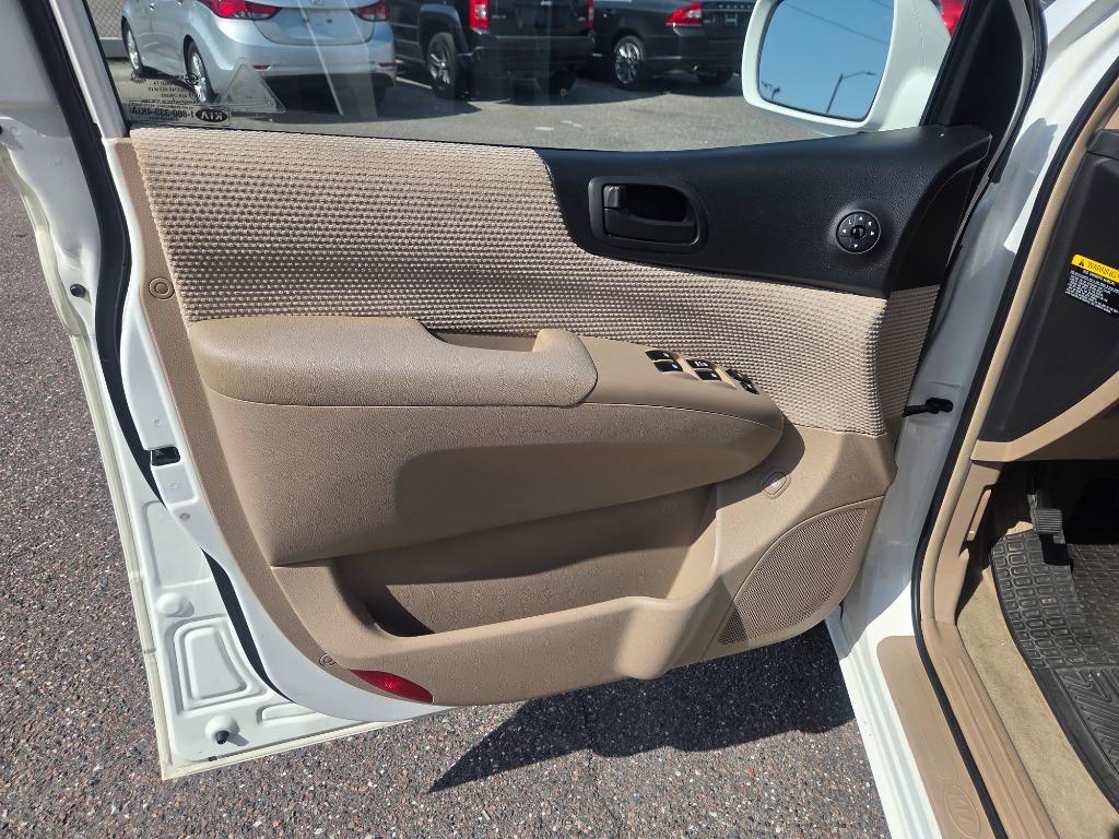2007 Kia Sedona - $2,497