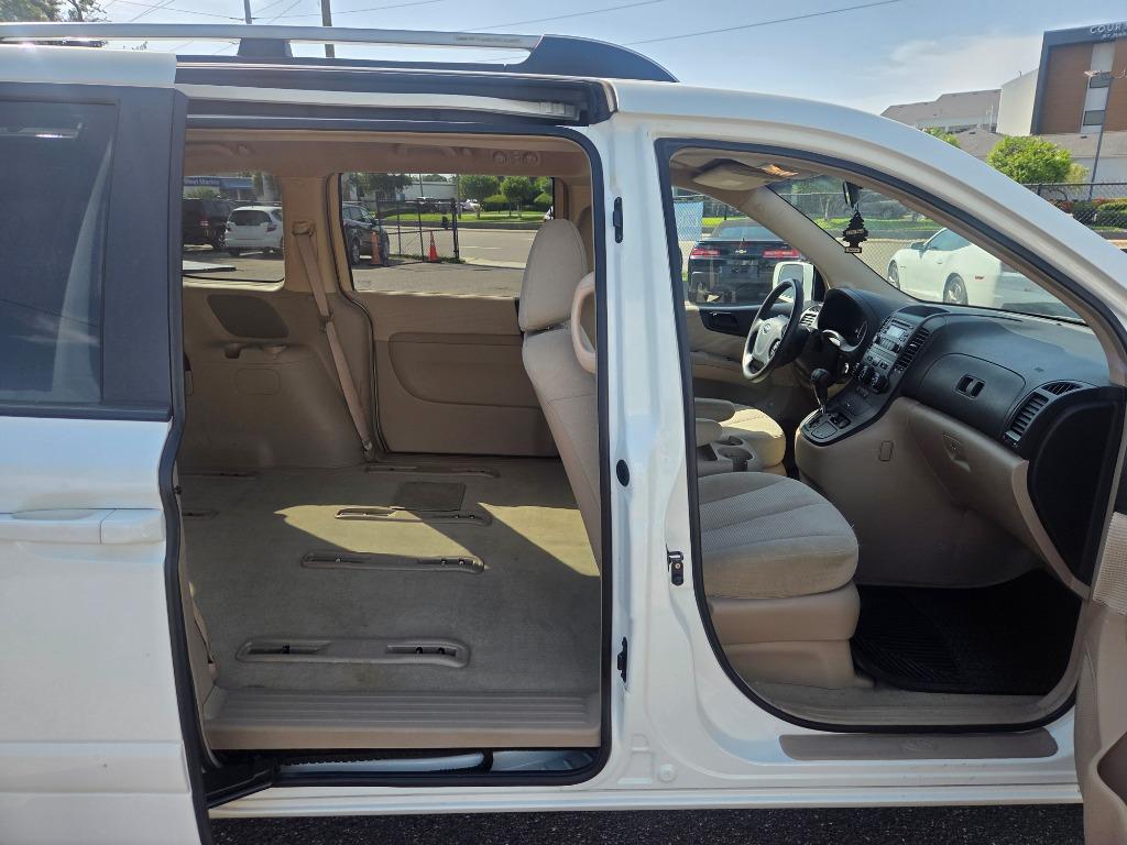 2007 Kia Sedona - $2,497
