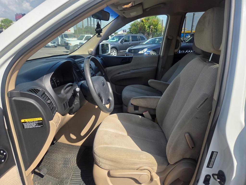 2007 Kia Sedona - $2,497