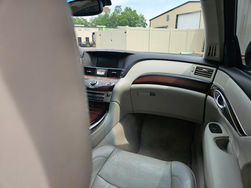 2011 Infiniti M37 photo