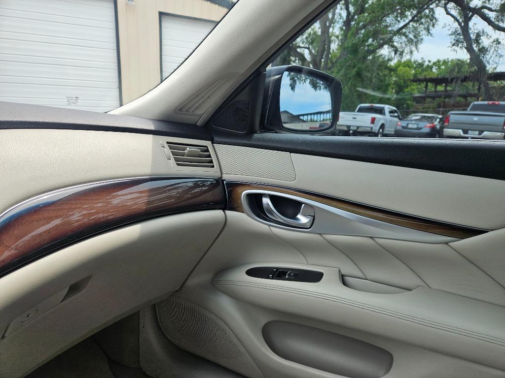 2011 Infiniti M37 photo