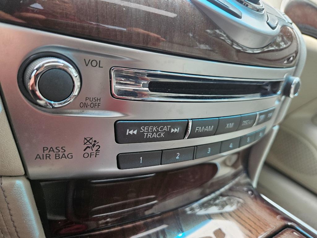 2011 Infiniti M37 photo