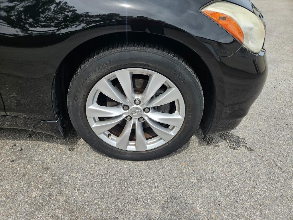 2011 Infiniti M37 photo
