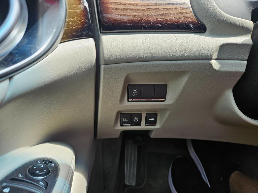 2011 Infiniti M37 photo