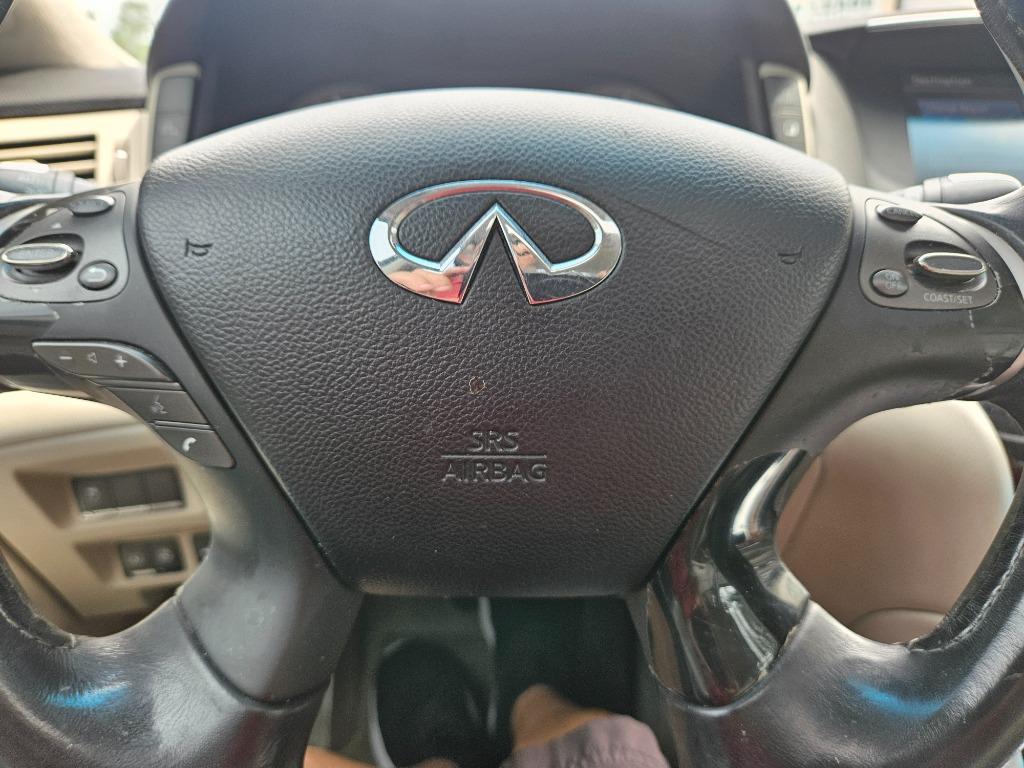 2011 Infiniti M37 photo