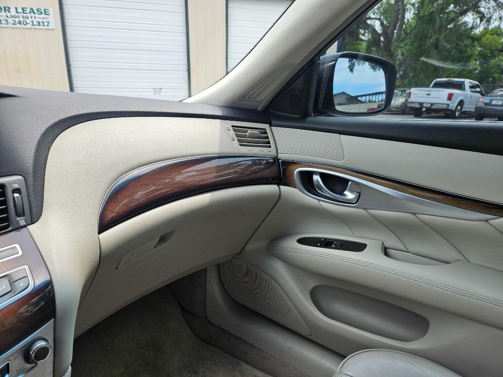 2011 Infiniti M37 photo