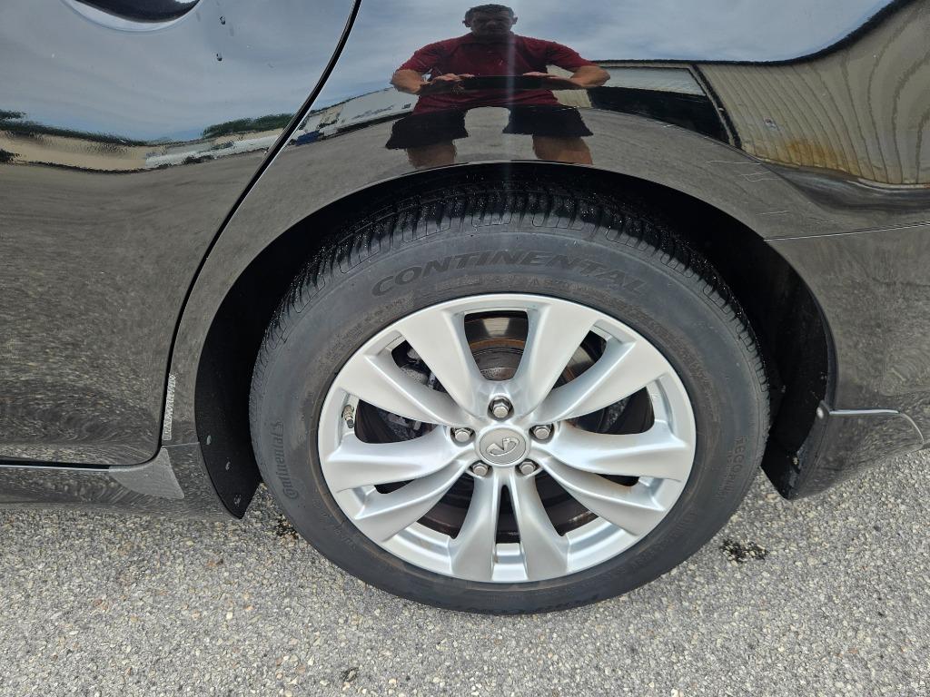 2011 Infiniti M37 photo