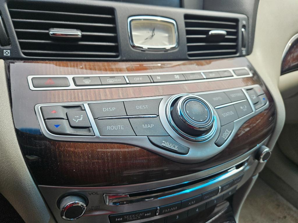 2011 Infiniti M37 photo