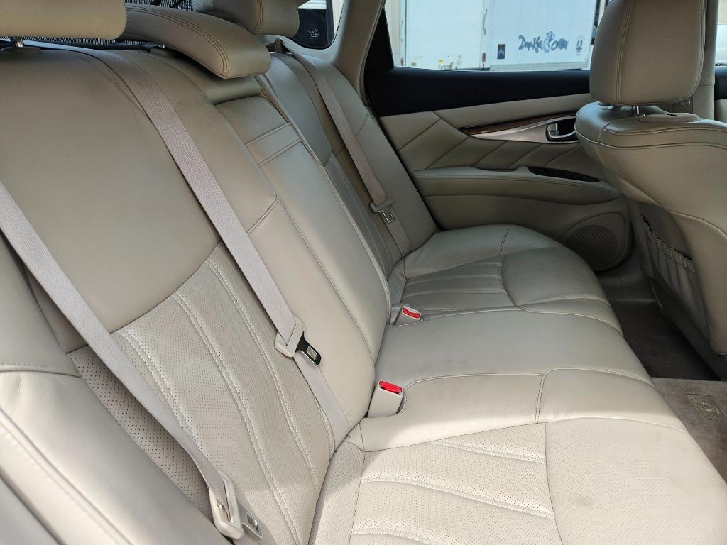 2011 Infiniti M37 photo