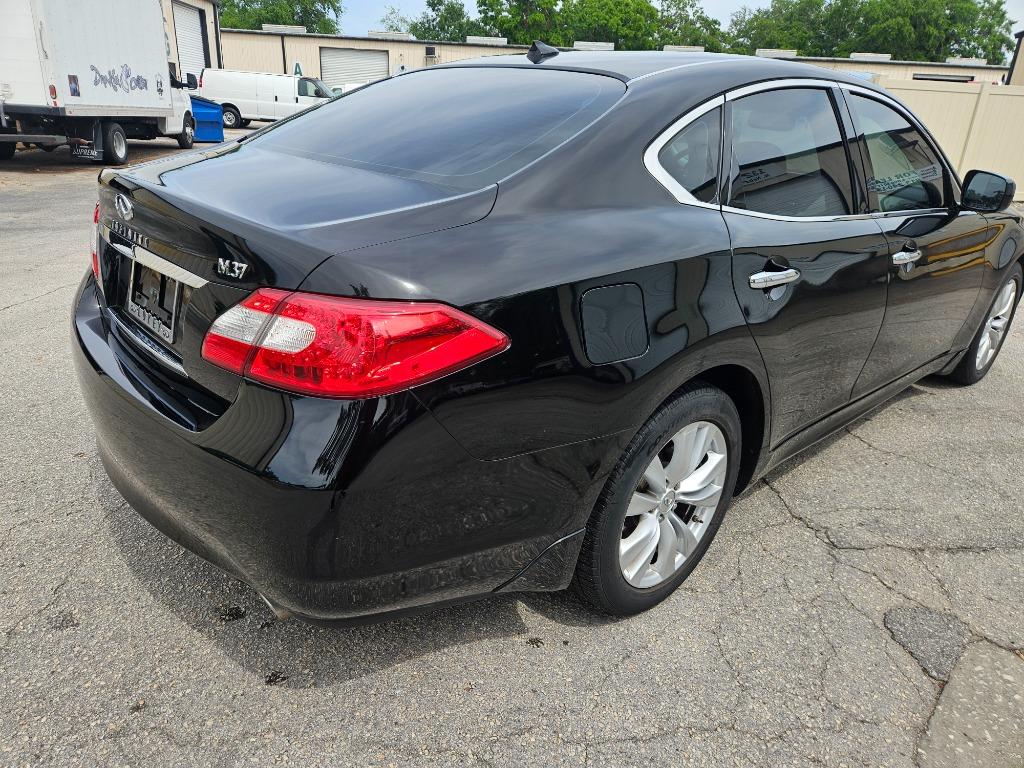 2011 Infiniti M37 photo
