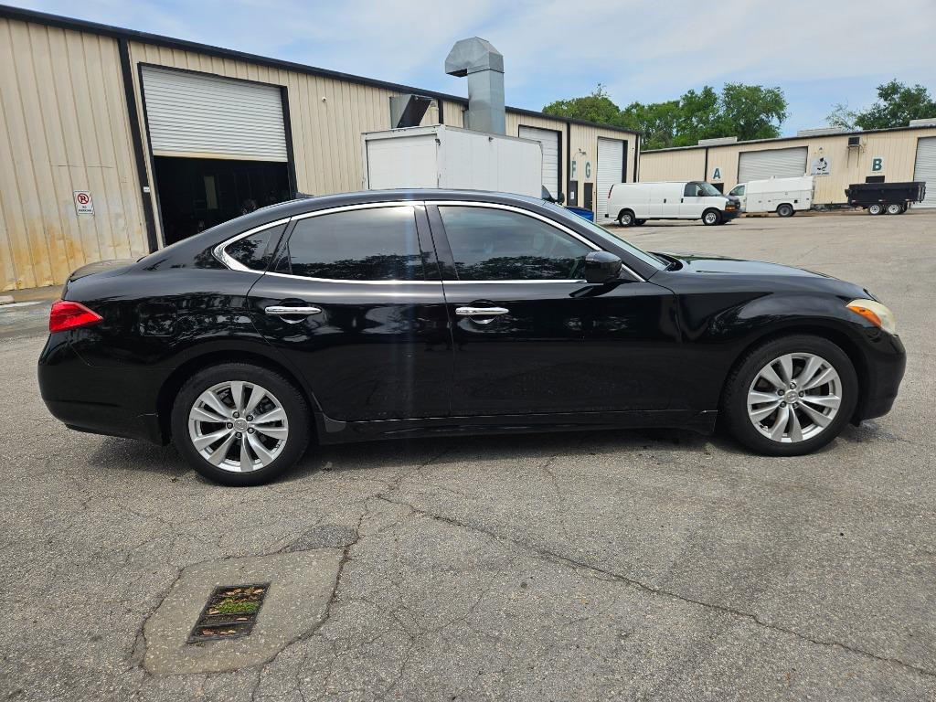 2011 Infiniti M37 photo