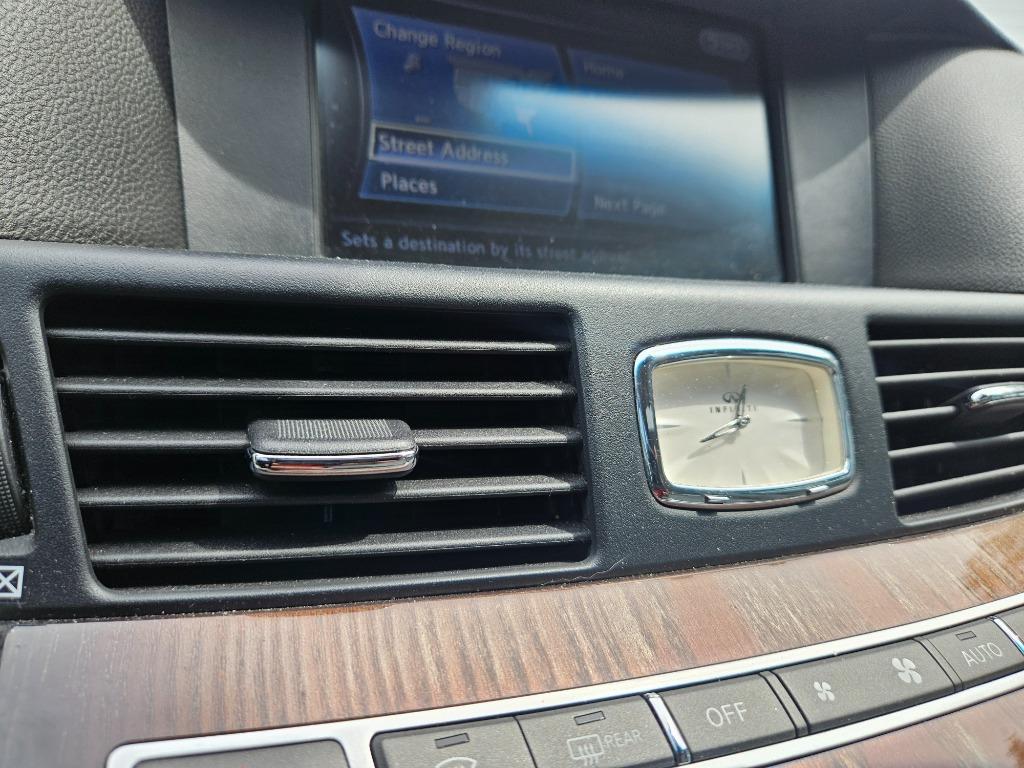 2011 Infiniti M37 photo