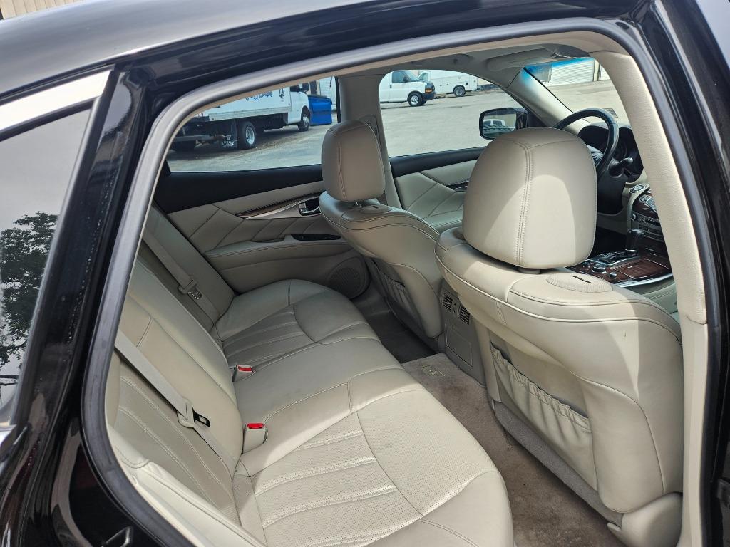 2011 Infiniti M37 photo