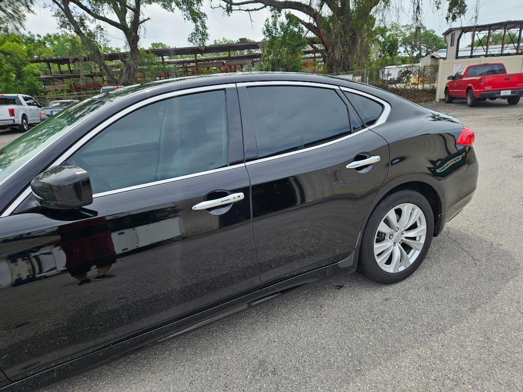 2011 Infiniti M37 photo
